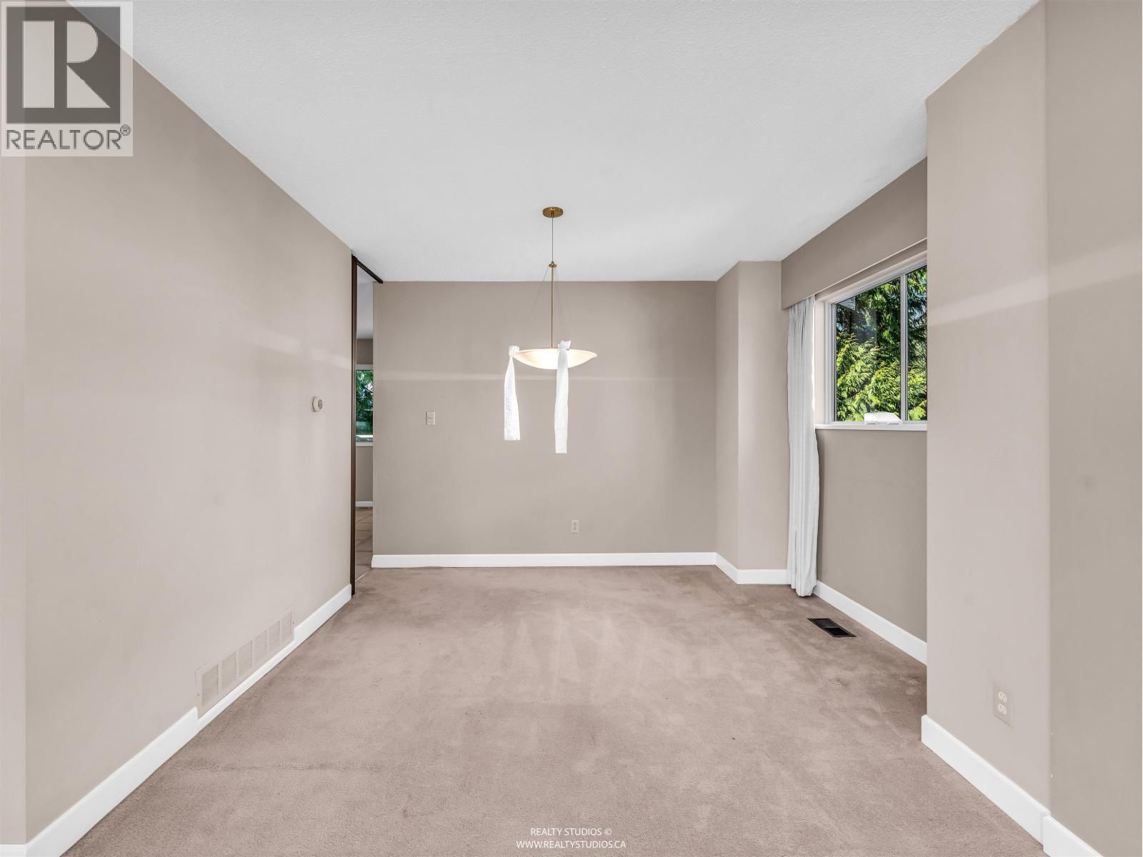 1110 LODGE ROAD Image 9