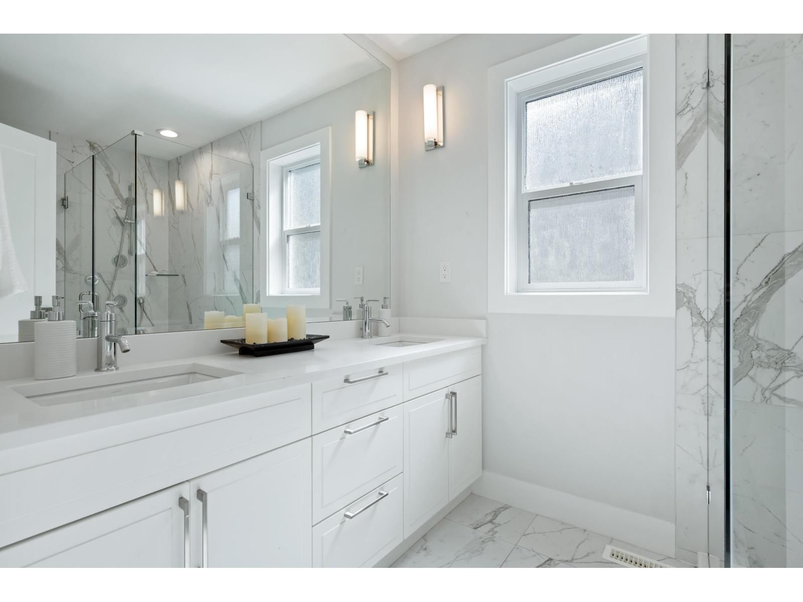 2158 165A STREET Image 20