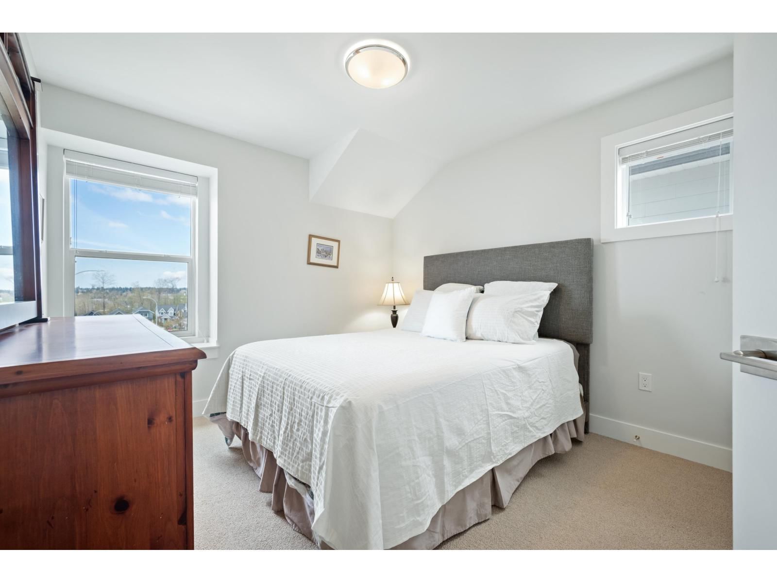 2158 165A STREET Image 22