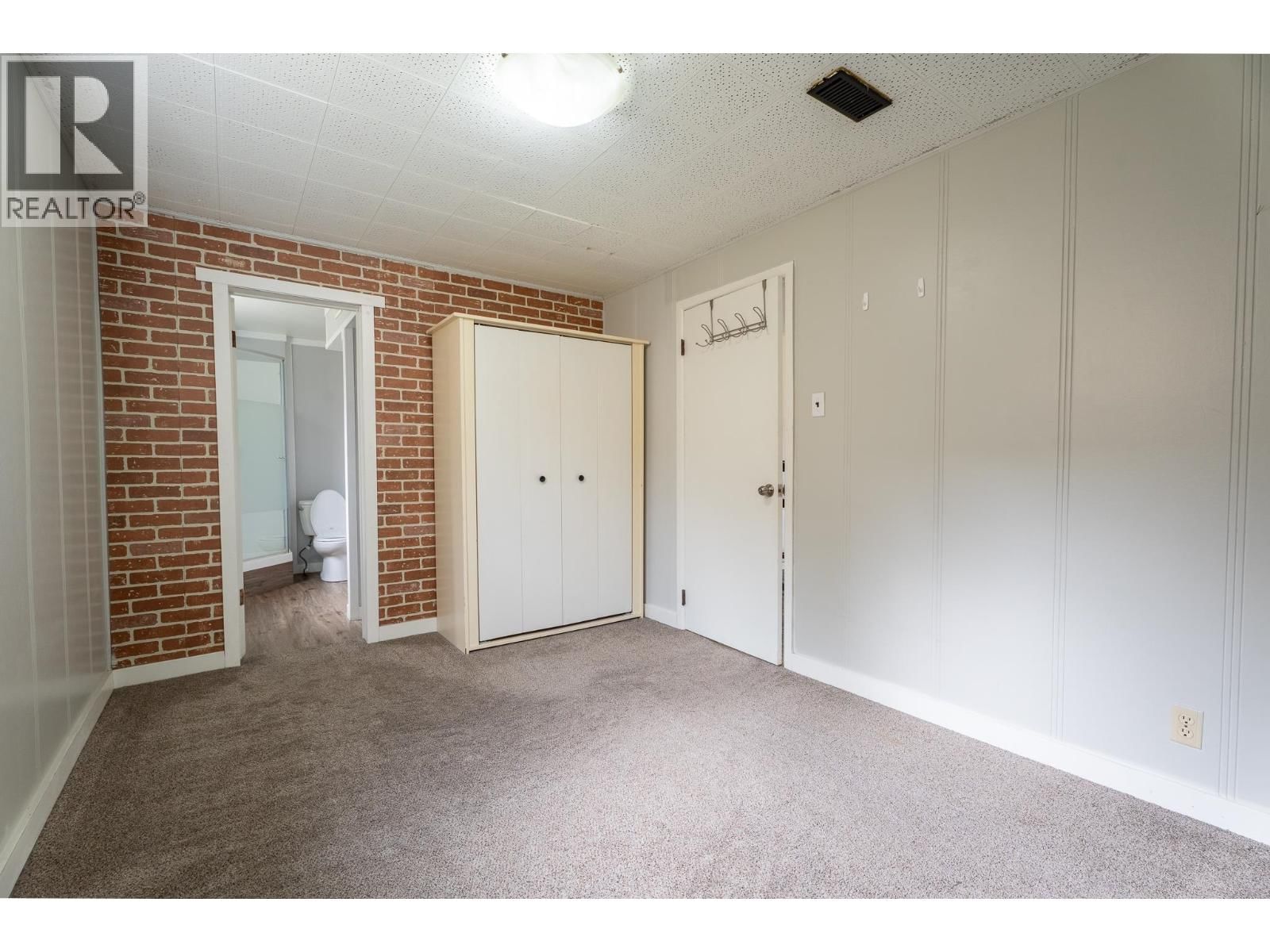 396 BURDEN STREET Image 18