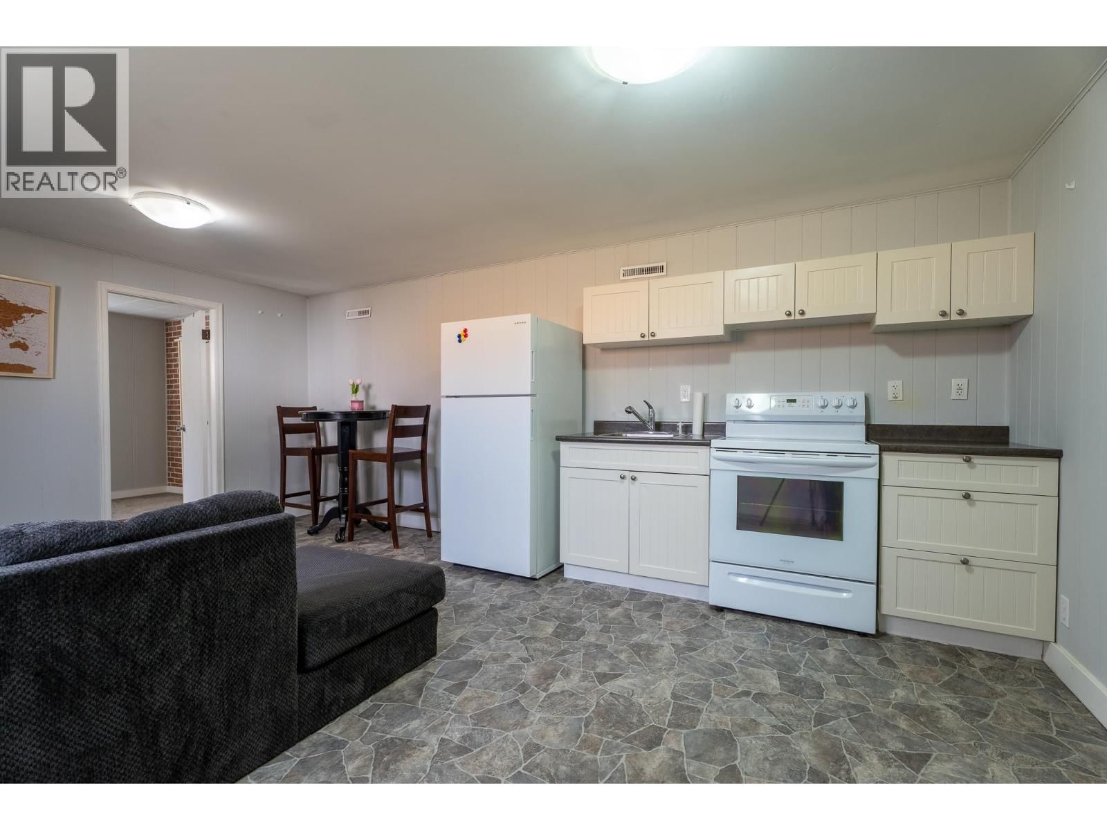 396 BURDEN STREET Image 20