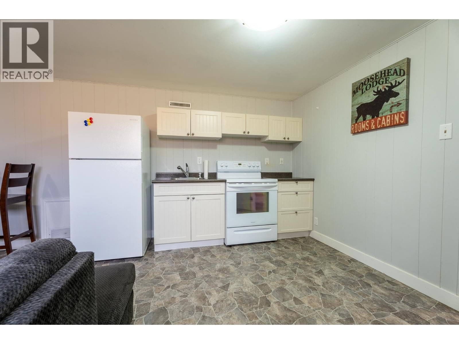 396 BURDEN STREET Image 21