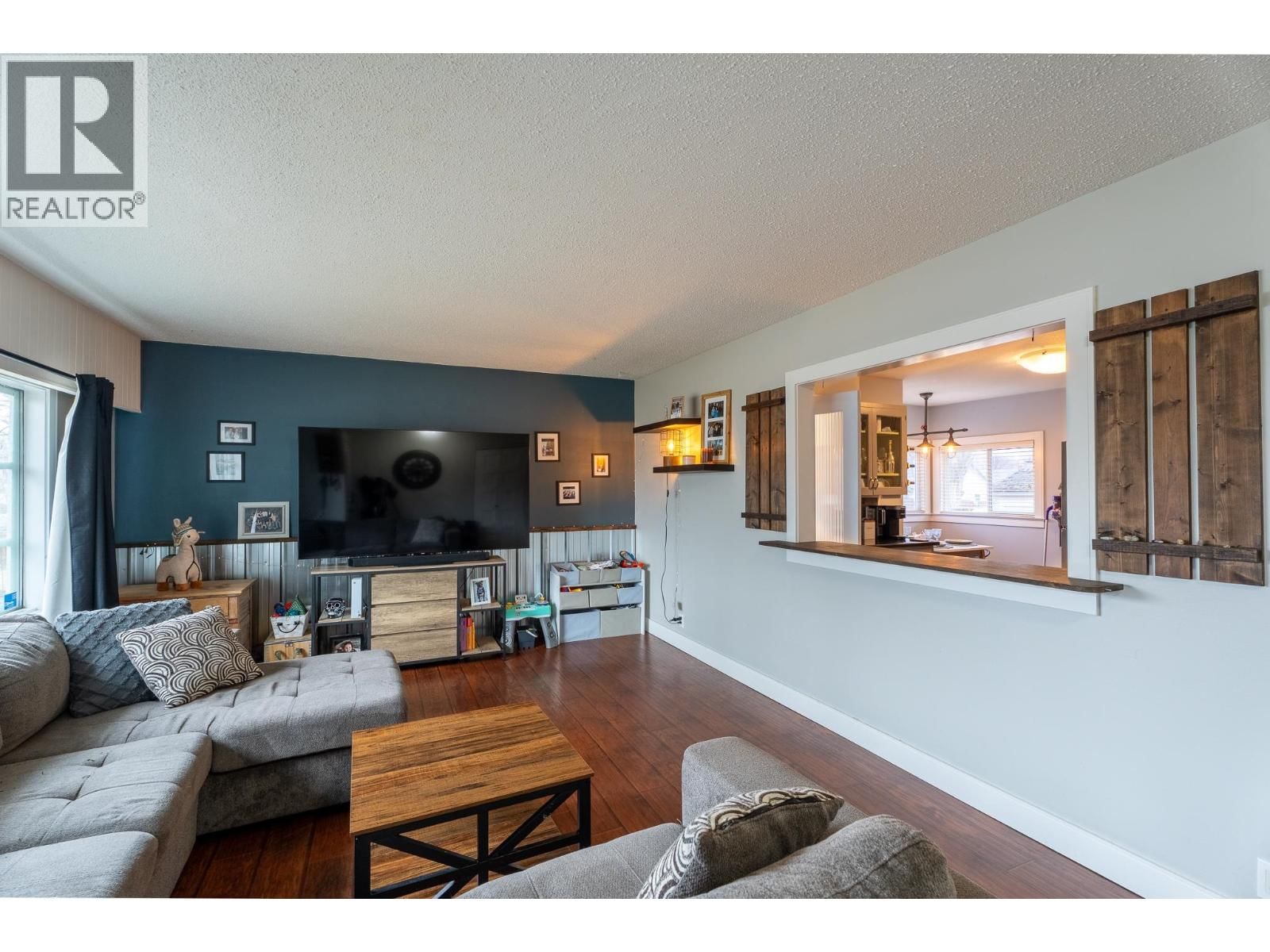 396 BURDEN STREET Image 4