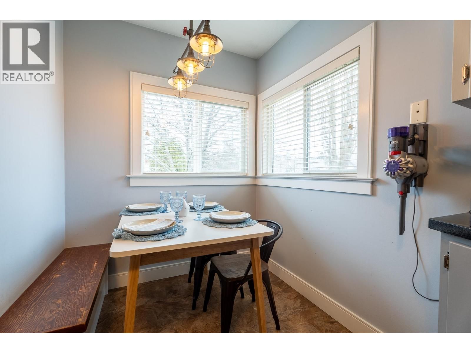 396 BURDEN STREET Image 8