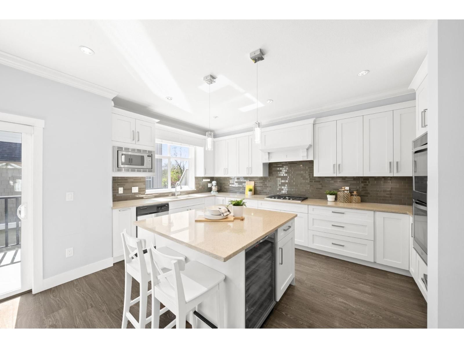 62 - 6591 195A STREET Image 2