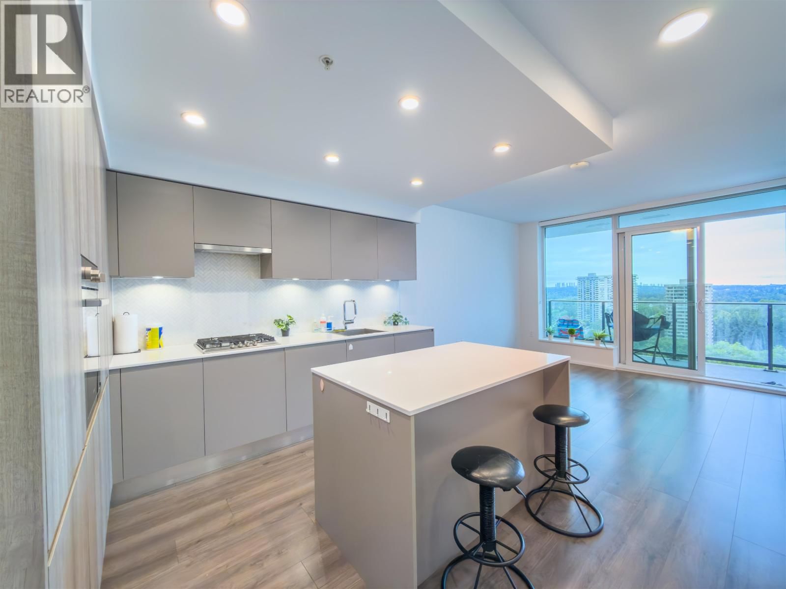 3809 EVERGREEN Place, Burnaby, British Columbia V3J 0M1
