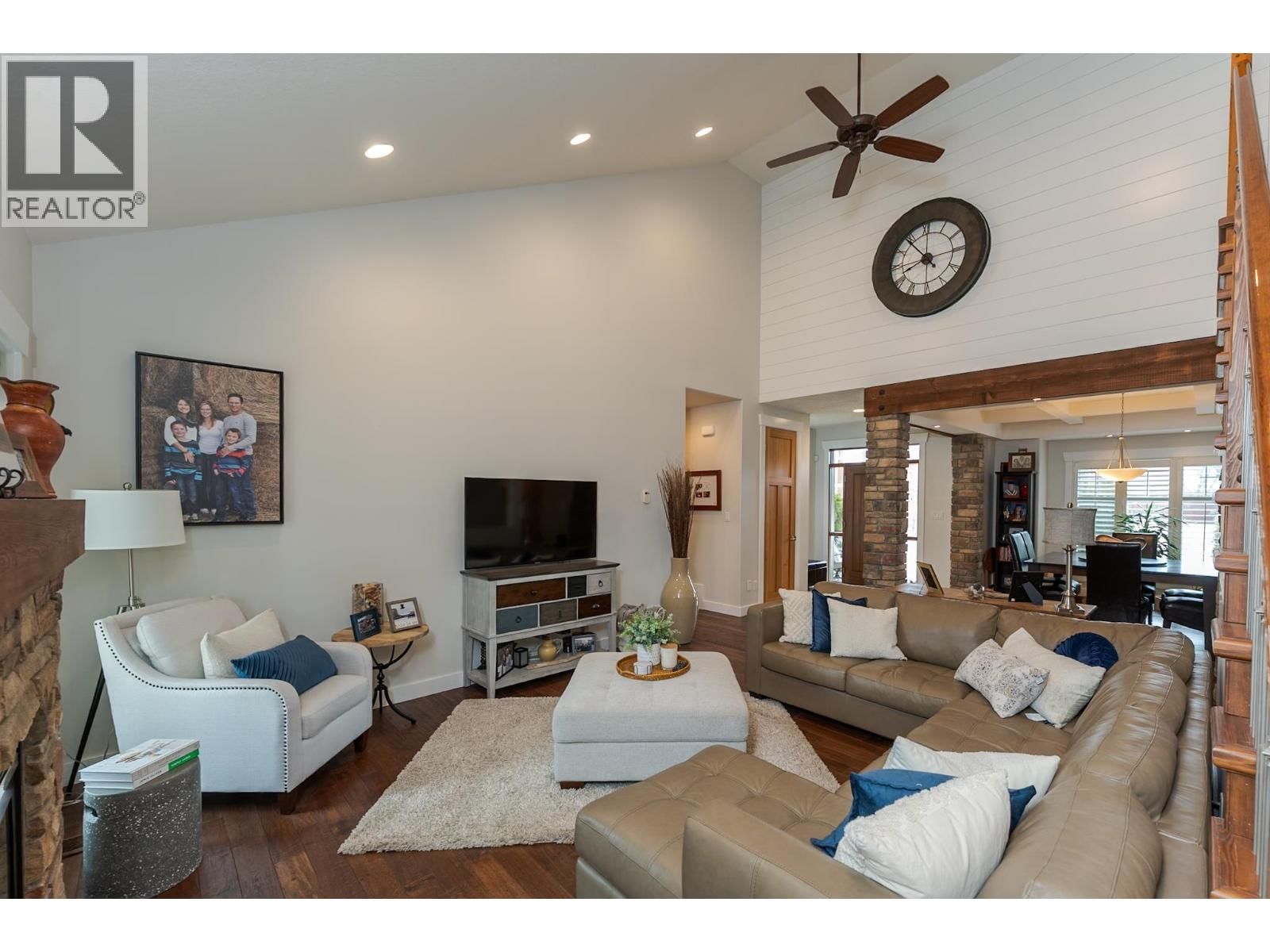 7613 LOEDEL CRESCENT Image 4