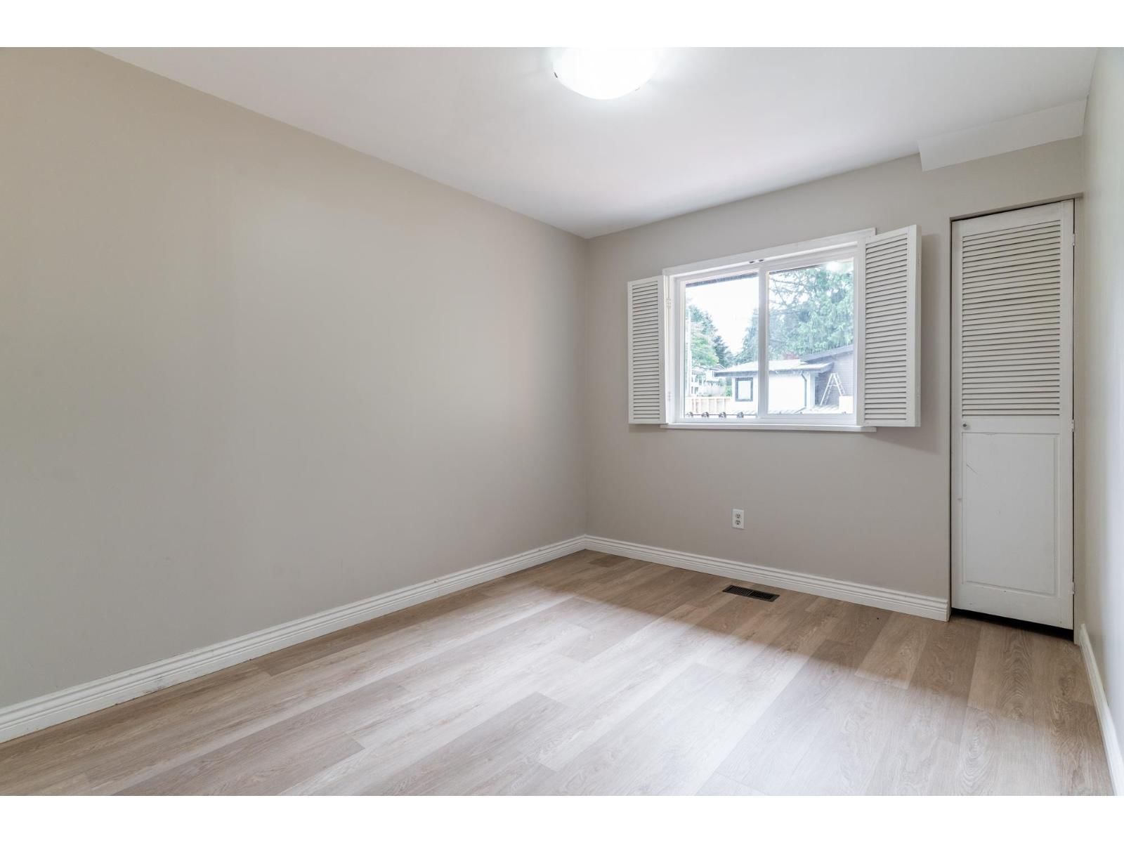 8649 SUNBURY PLACE Image 24