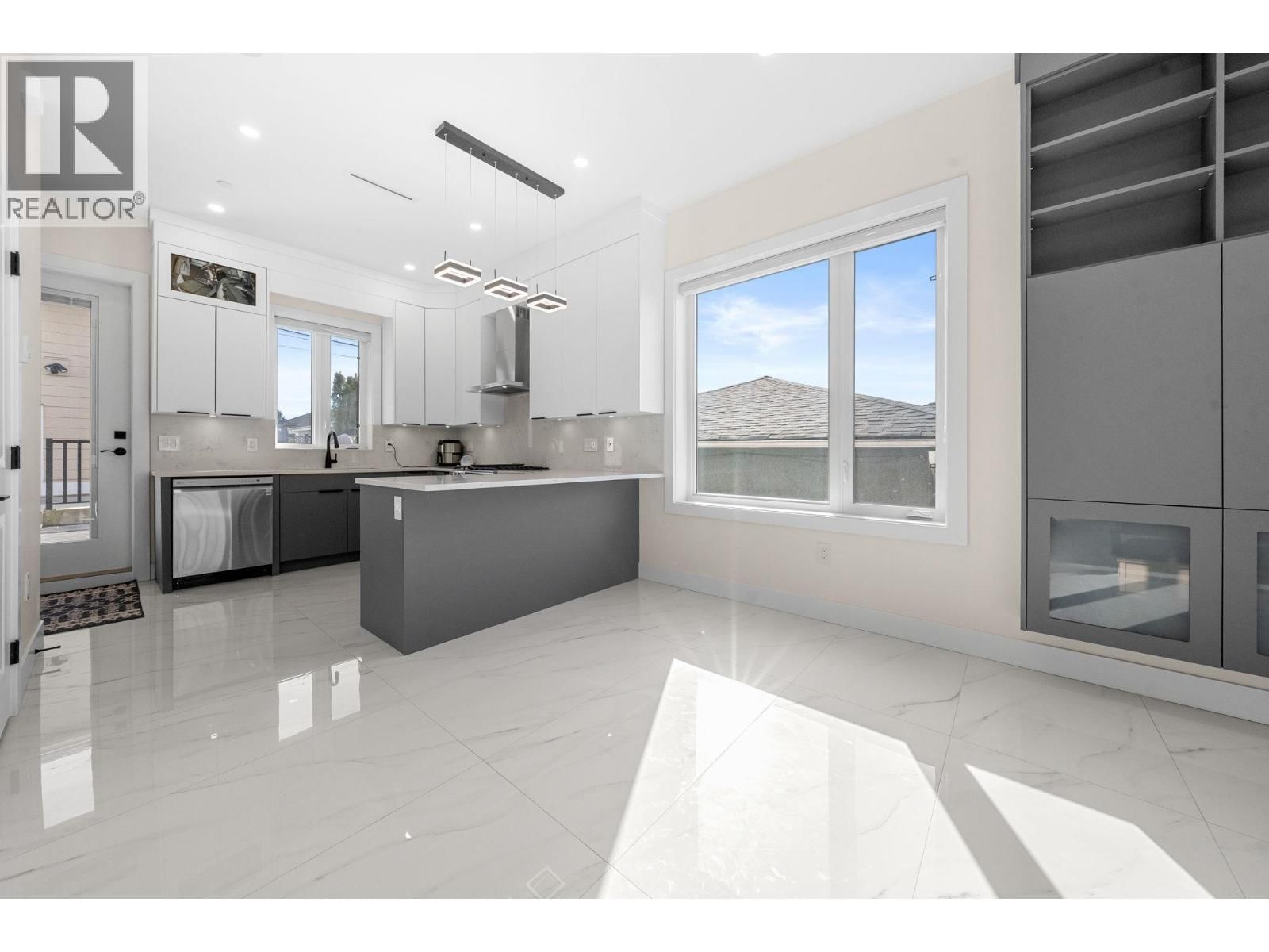 1548 41ST AVENUE Image 20