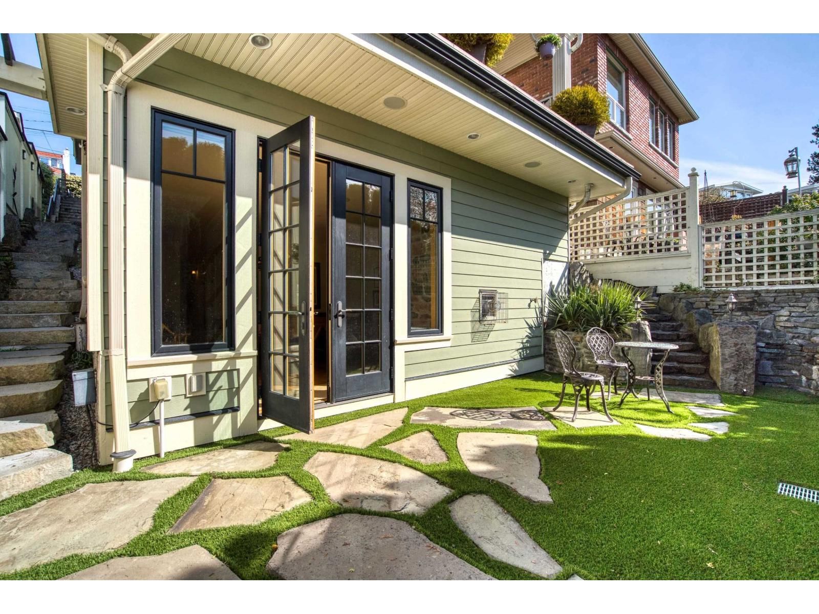 15188 COLUMBIA AVENUE Image 38