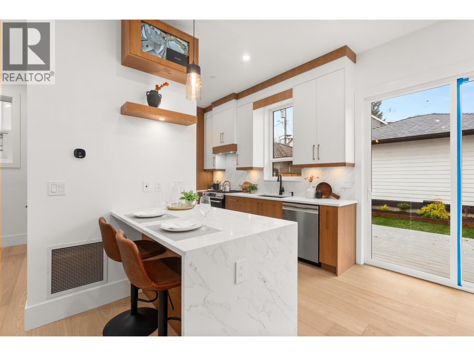 2 - 1822 14TH AVENUE Image 4