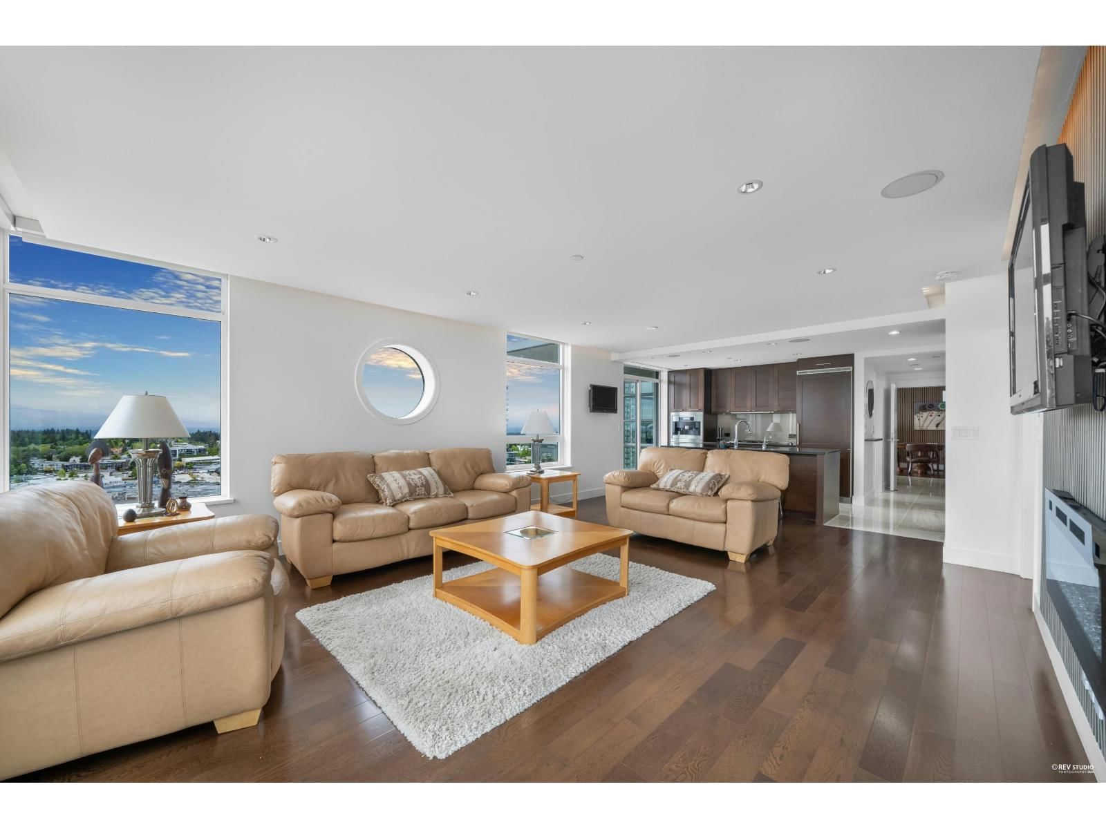 1904 - 15152 RUSSELL AVENUE Image 17