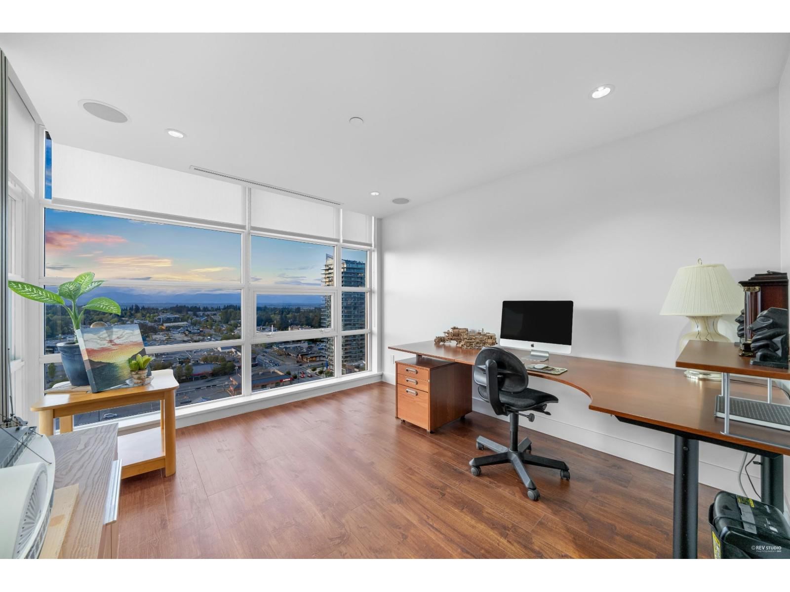 1904 - 15152 RUSSELL AVENUE Image 25