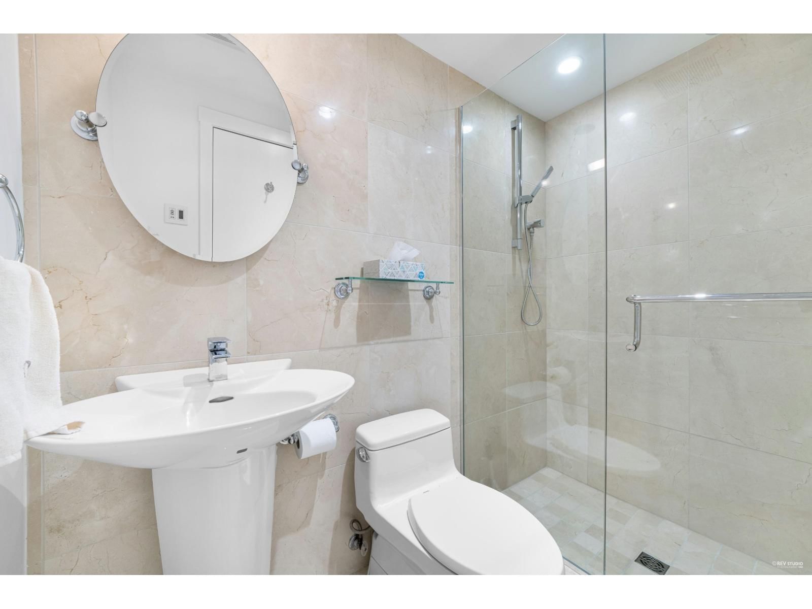 1904 - 15152 RUSSELL AVENUE Image 27