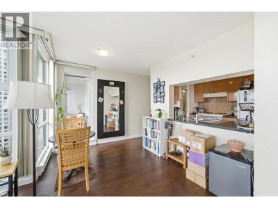 193 AQUARIUS Mews | Vancouver British Columbia | Slide Image Thirteen