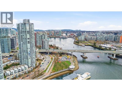 193 AQUARIUS Mews | Vancouver British Columbia | Slide Image Thirty-seven