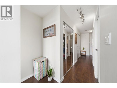 193 AQUARIUS Mews | Vancouver British Columbia | Slide Image Nine