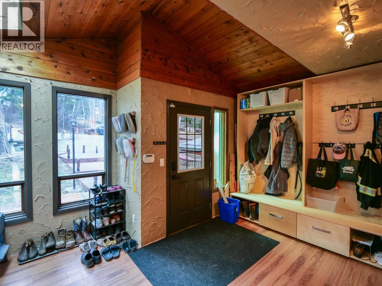 1344 LAKEVIEW DRIVE Image 7