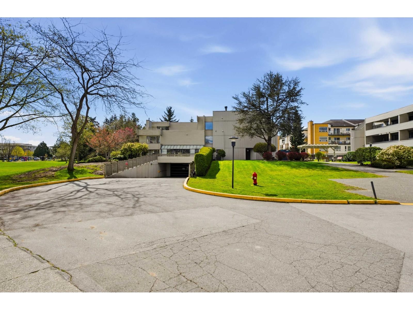 211 - 15282 19TH AVENUE Image 2