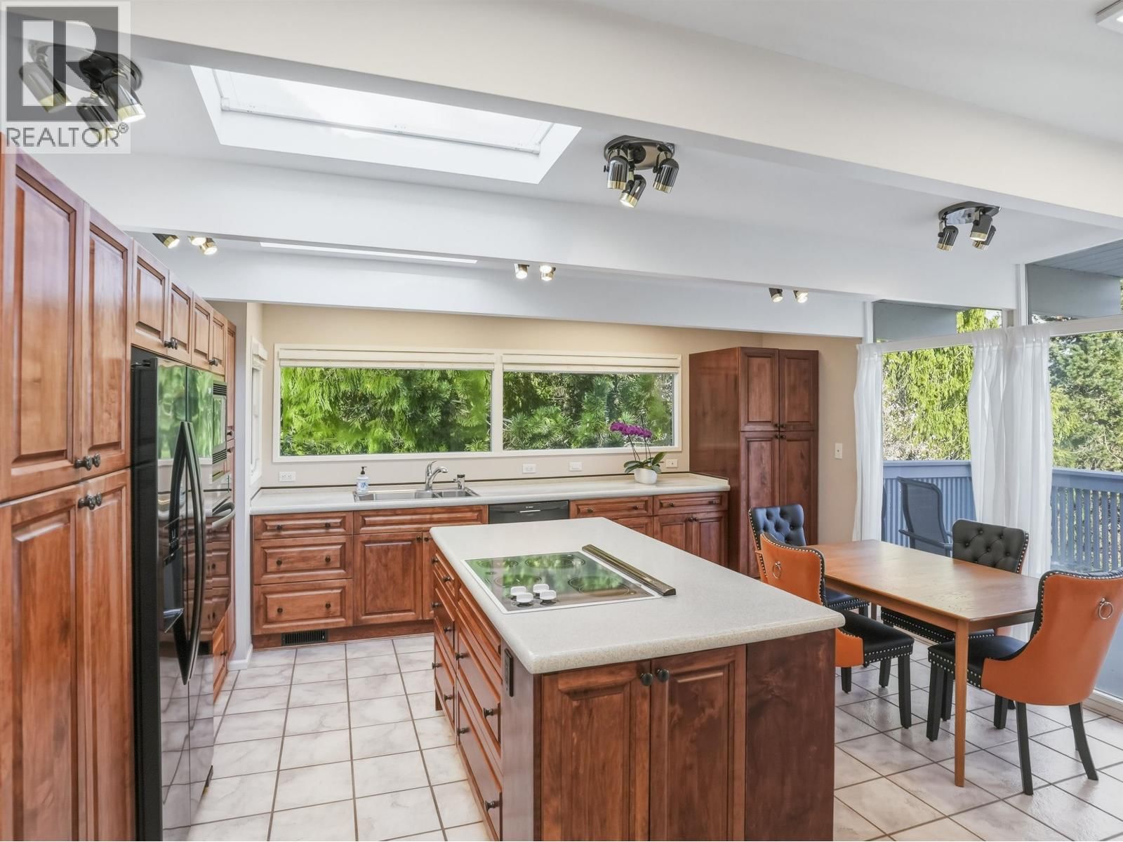 680 ST. ANDREWS ROAD Image 10