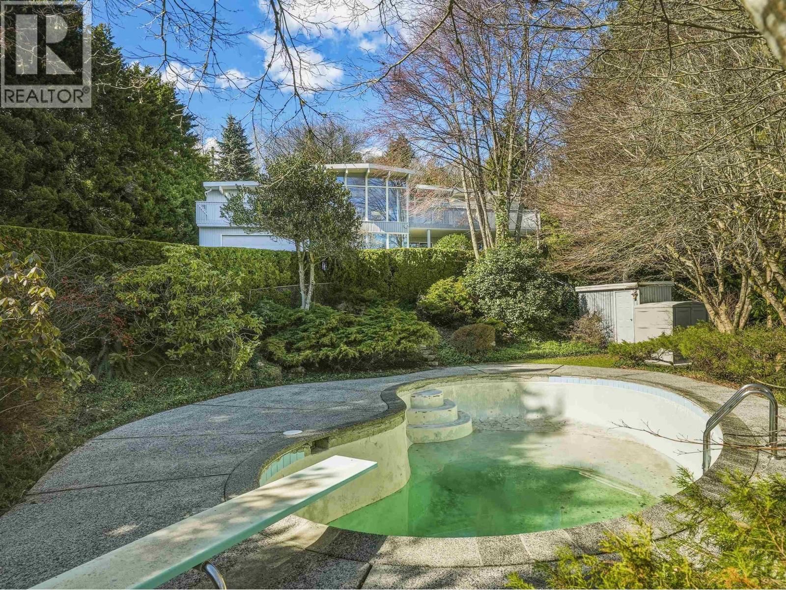 680 ST. ANDREWS ROAD Image 30