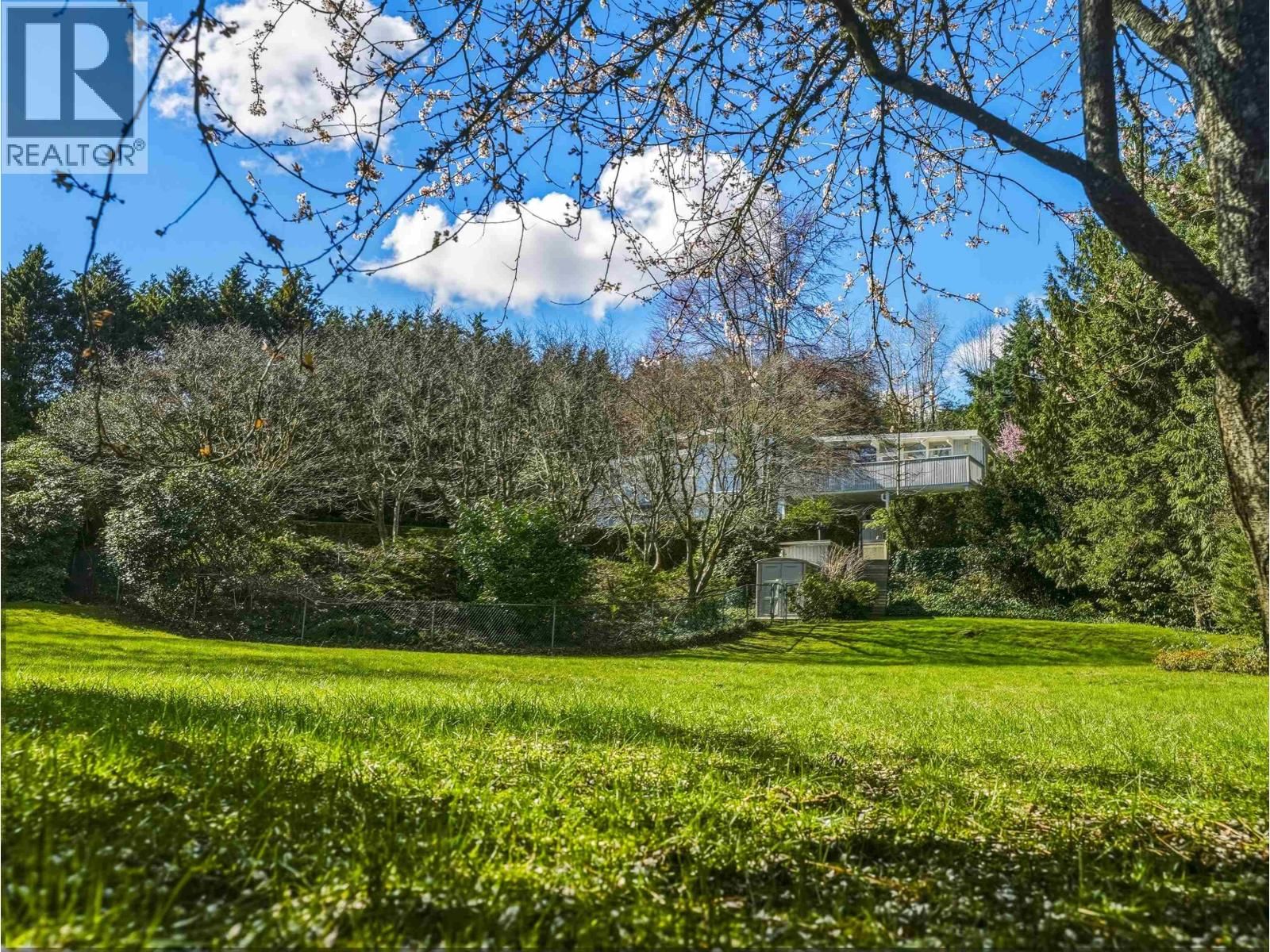 680 ST. ANDREWS ROAD Image 32