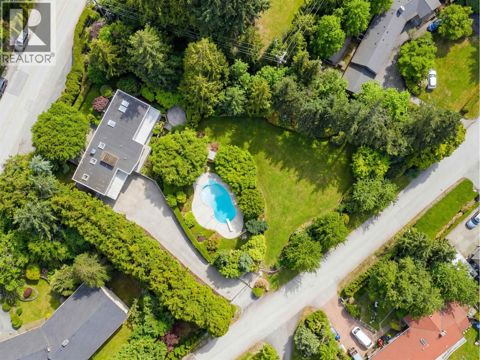 680 ST. ANDREWS ROAD Image 35