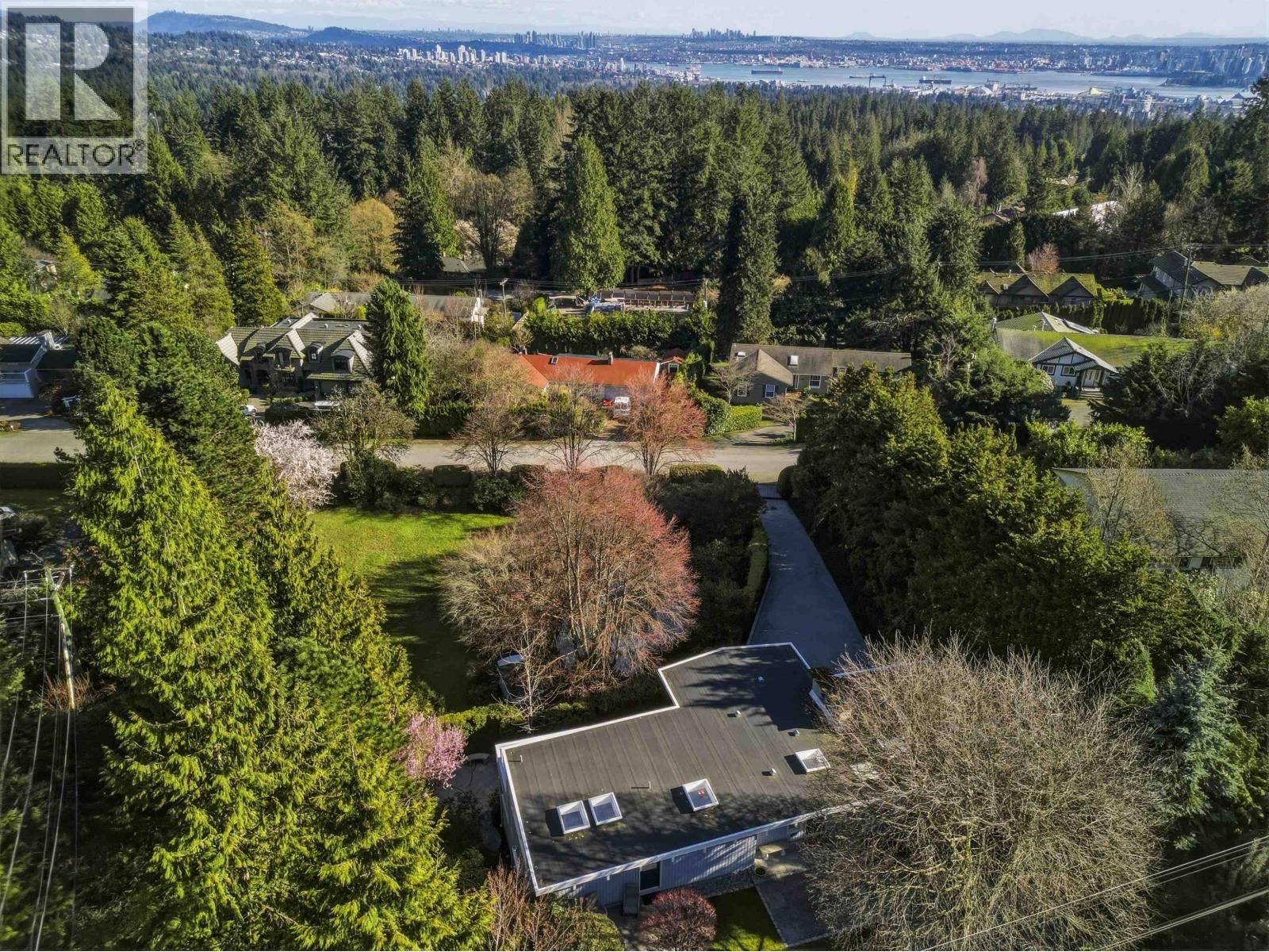 680 ST. ANDREWS ROAD Image 37