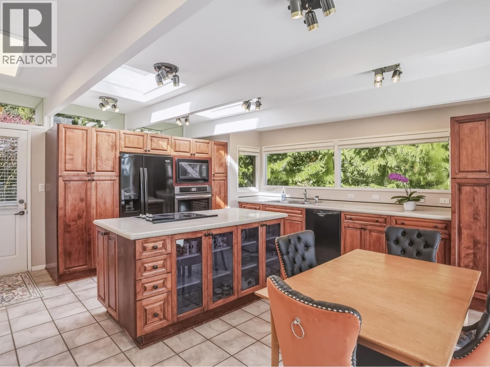 680 ST. ANDREWS ROAD Image 9