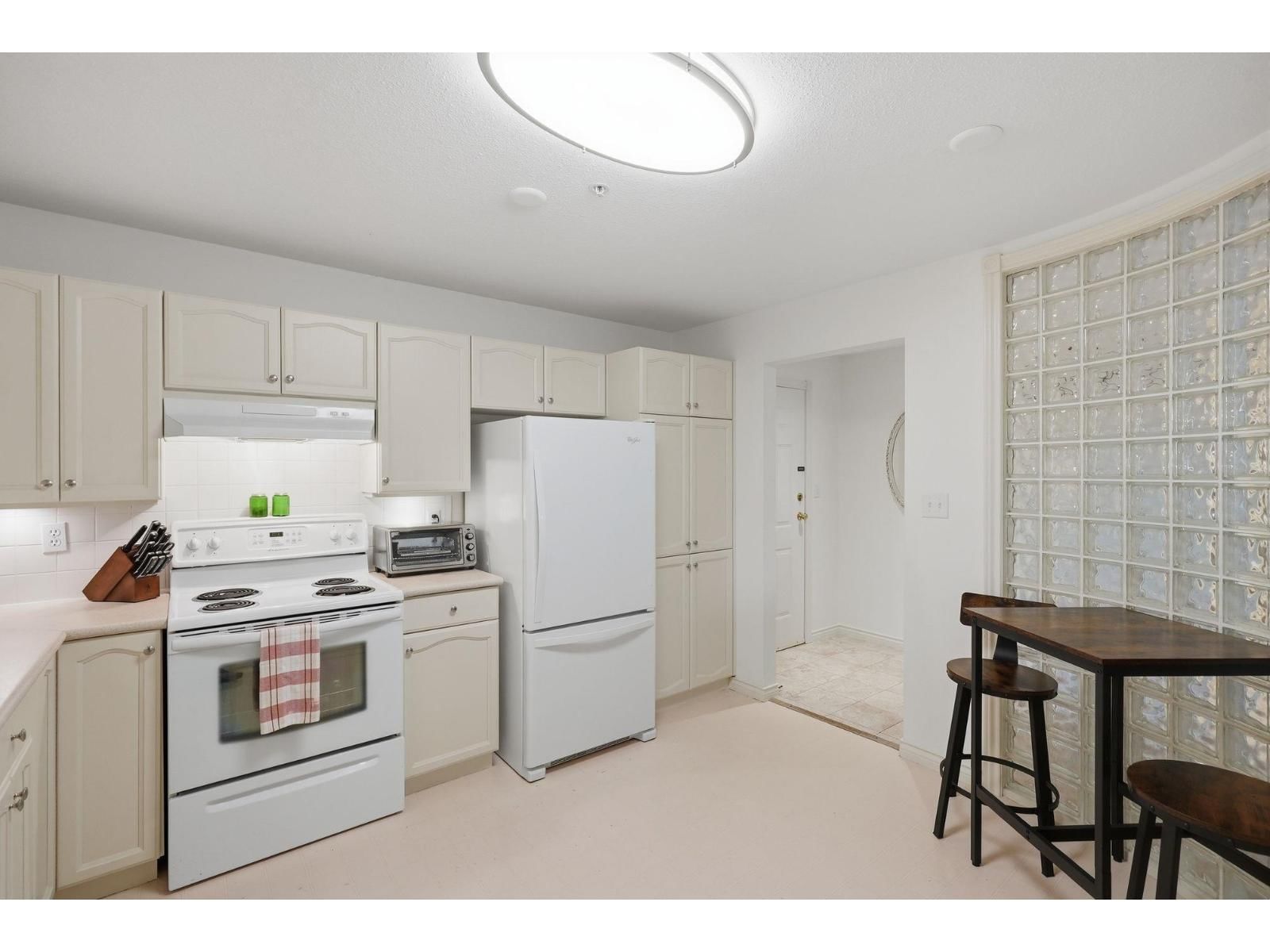 211 - 2575 WARE STREET Image 7