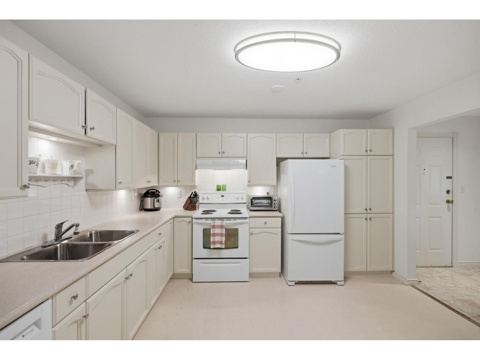 211 - 2575 WARE STREET Image 9