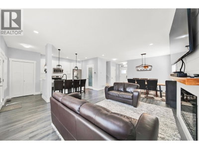 11155 240 Street | Maple Ridge British Columbia | Slide Image Four