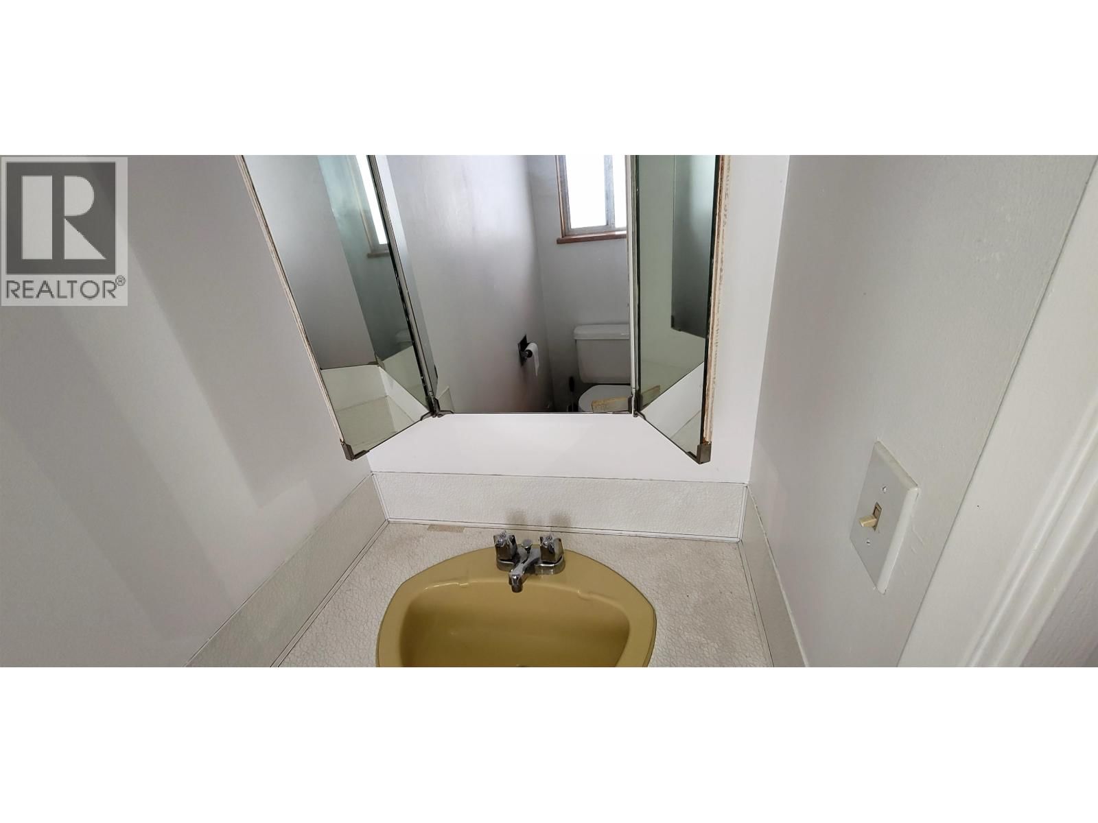 549 RENFREW STREET Image 7