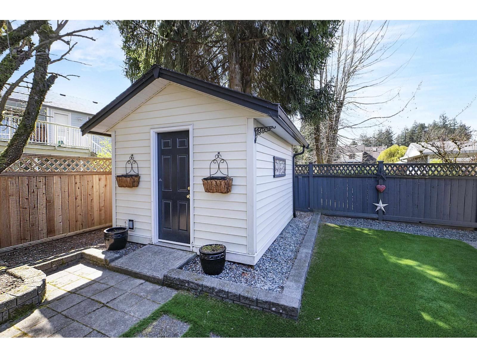 15496 93 AVENUE Image 37