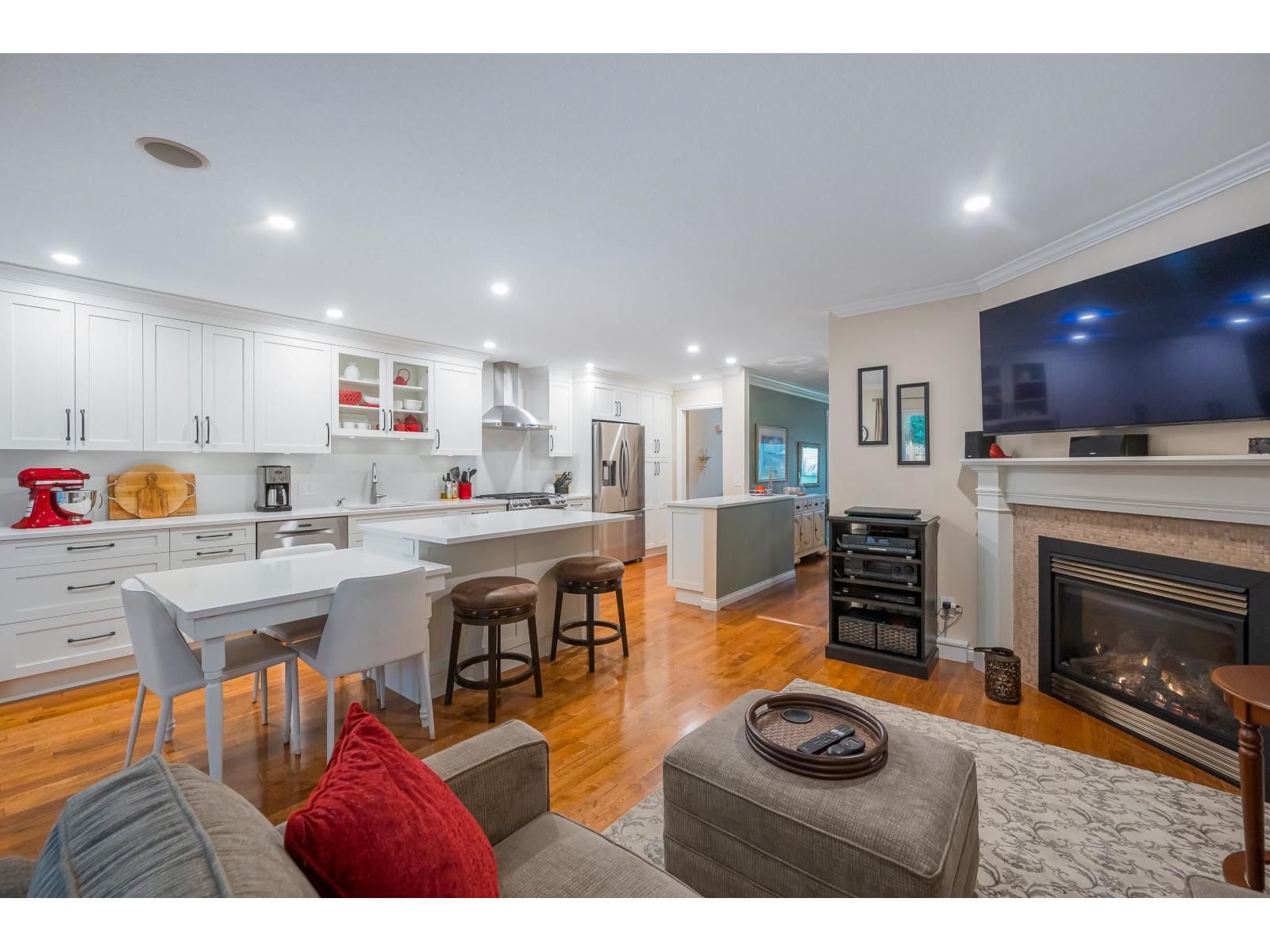 15496 93 AVENUE Image 9