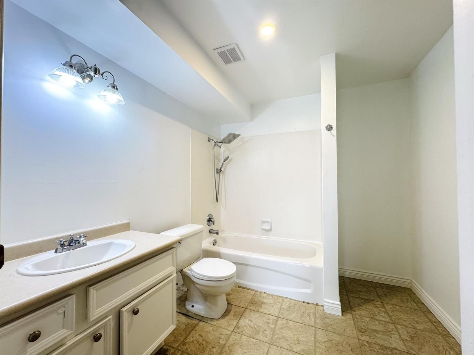 126 - 32850 GEORGE FERGUSON WAY Image 14