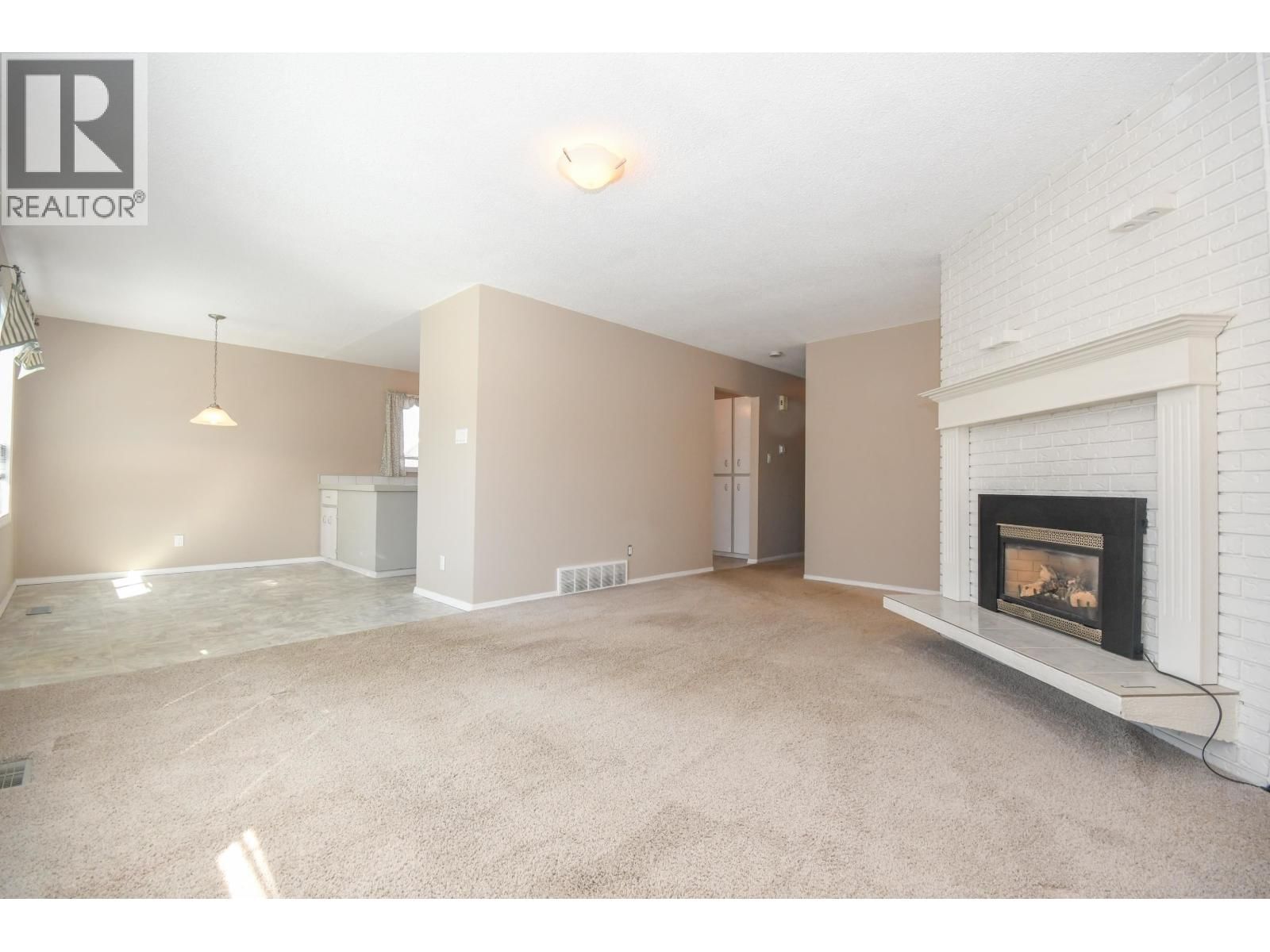 310 CORLESS CRESCENT Image 12