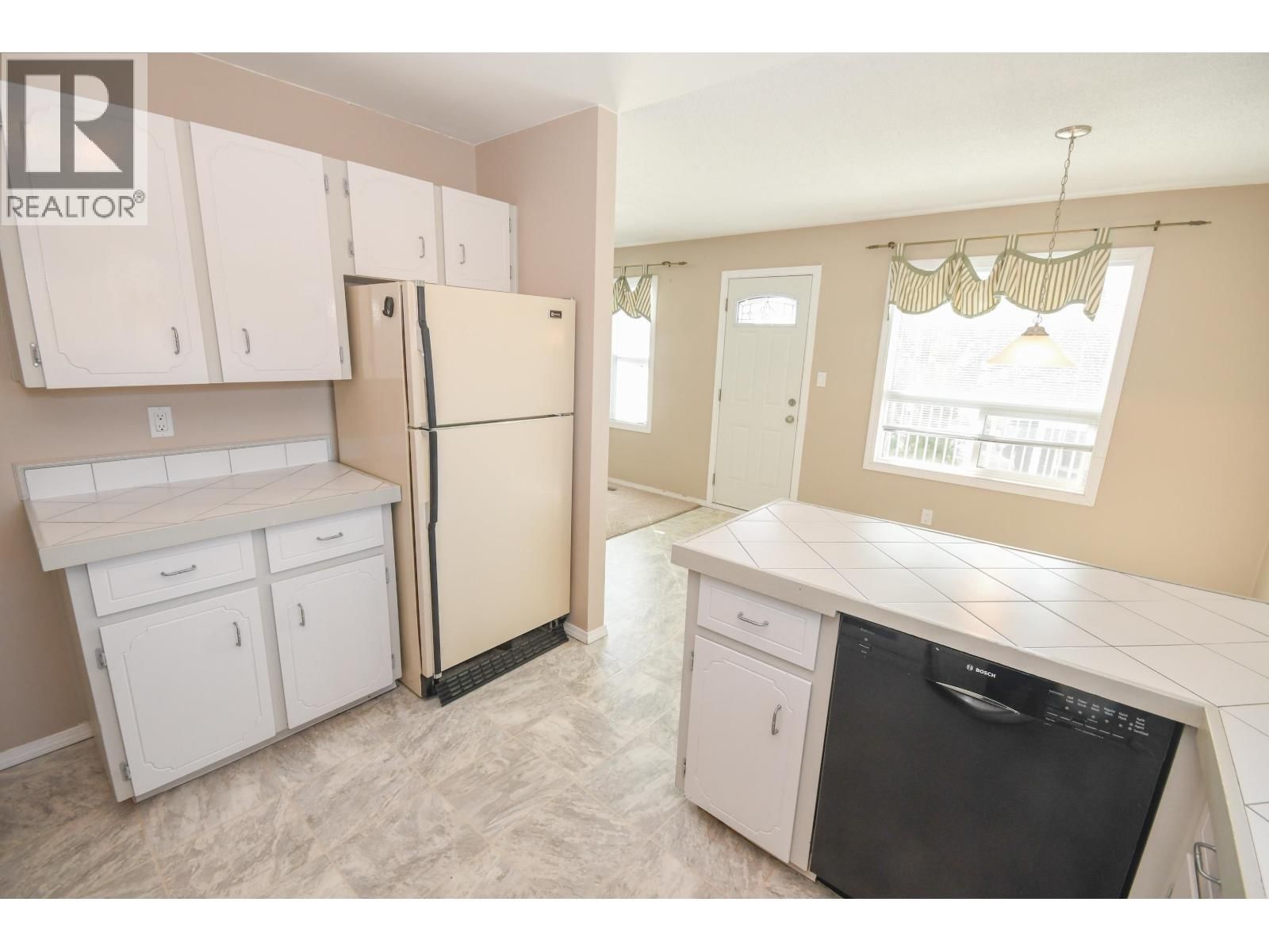 310 CORLESS CRESCENT Image 17