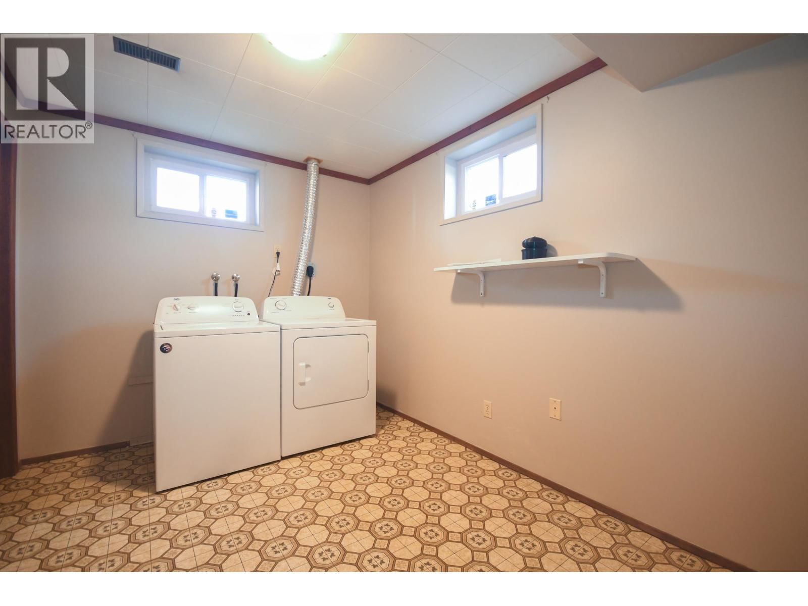 310 CORLESS CRESCENT Image 33