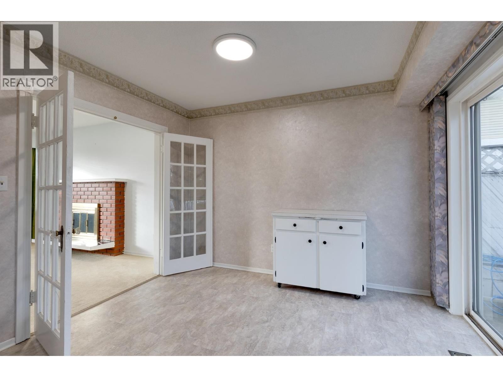 204 WATSON CRESCENT Image 10