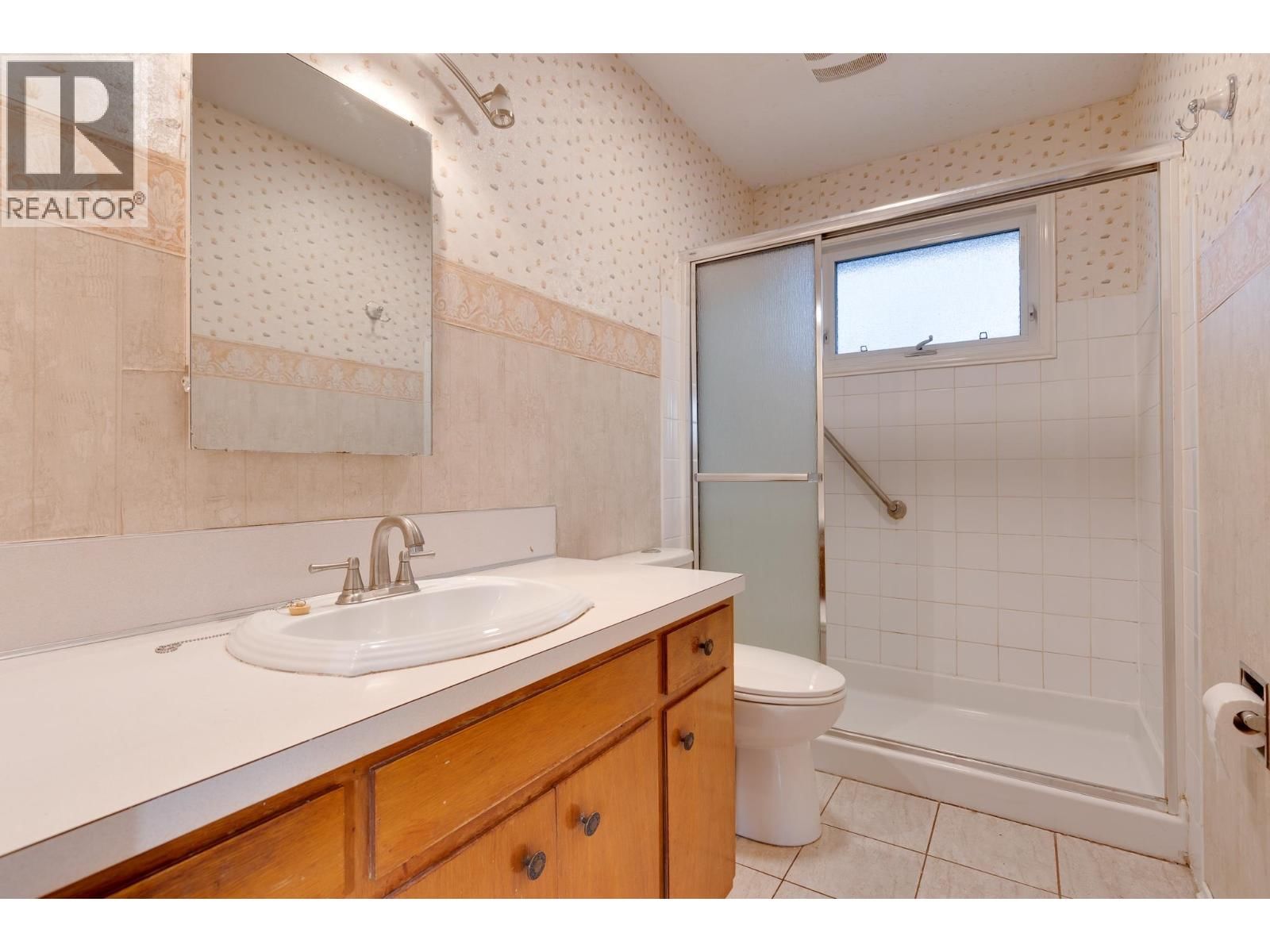 204 WATSON CRESCENT Image 12