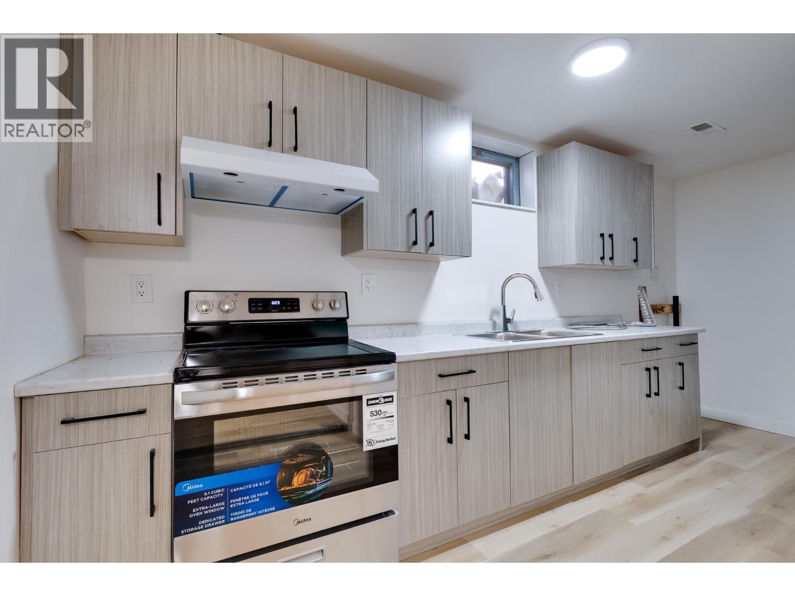 204 WATSON CRESCENT Image 16