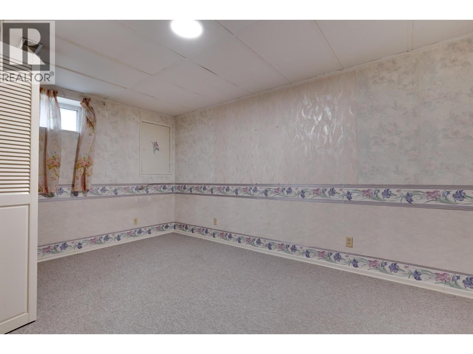 204 WATSON CRESCENT Image 18