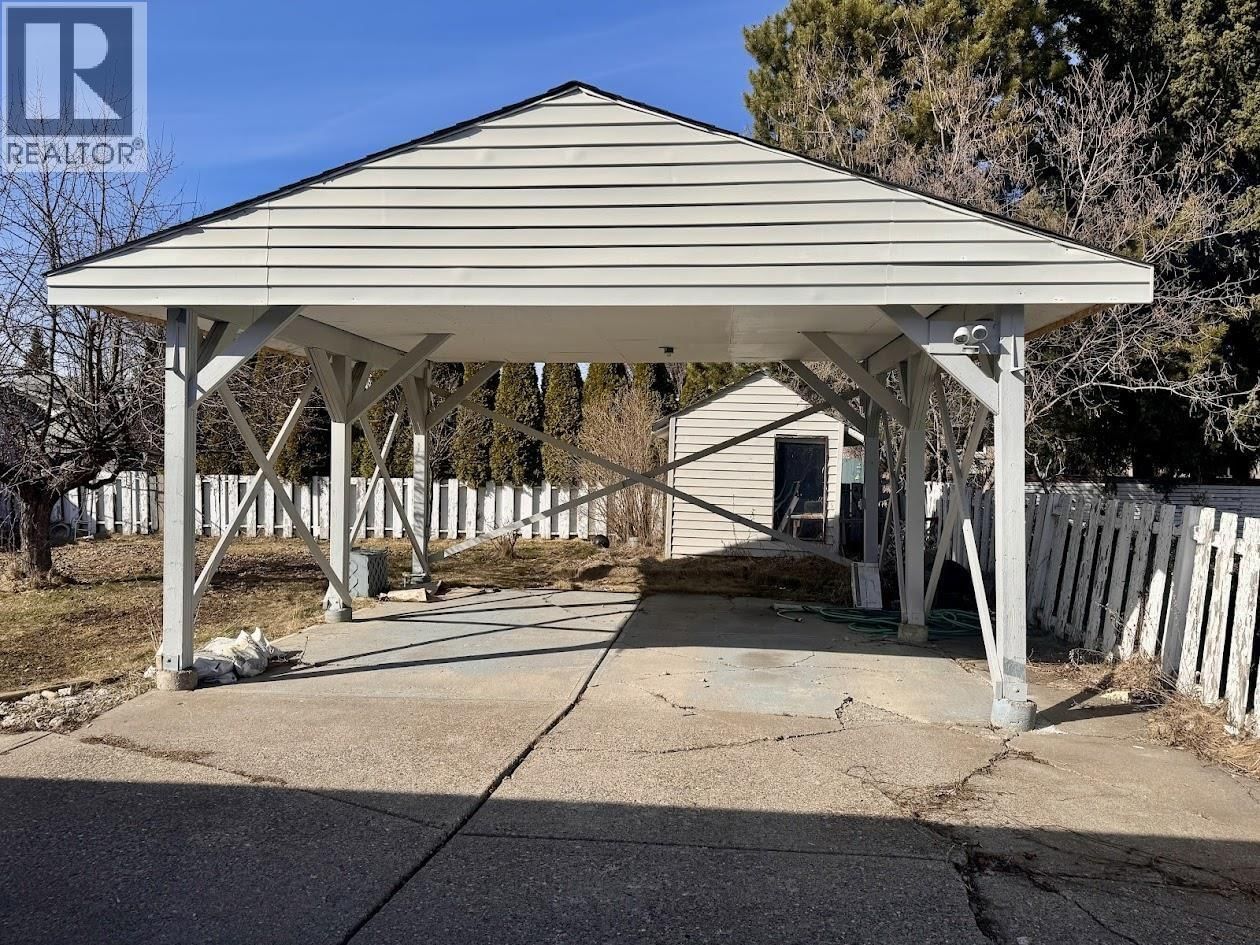 204 WATSON CRESCENT Image 2