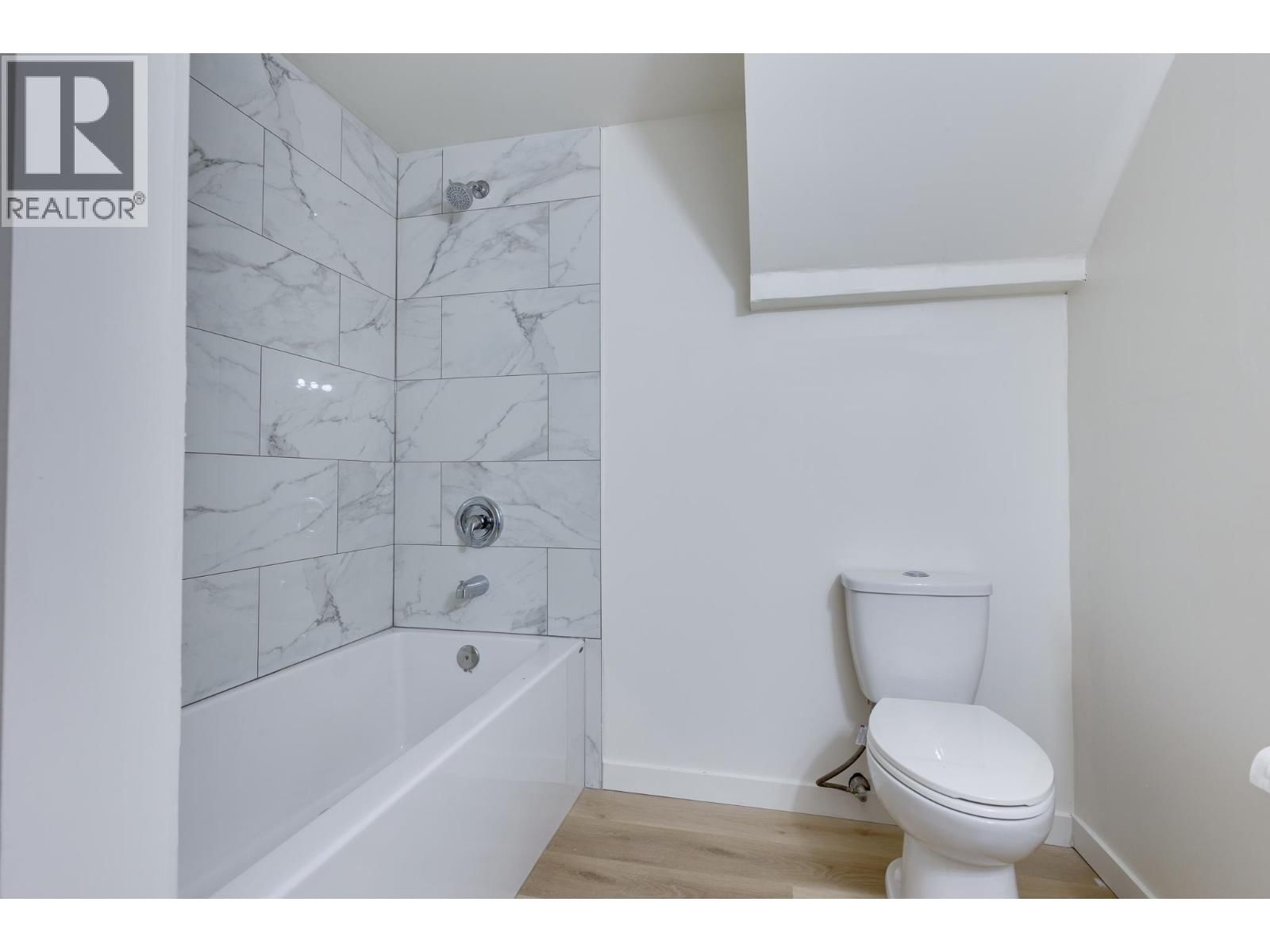 204 WATSON CRESCENT Image 22