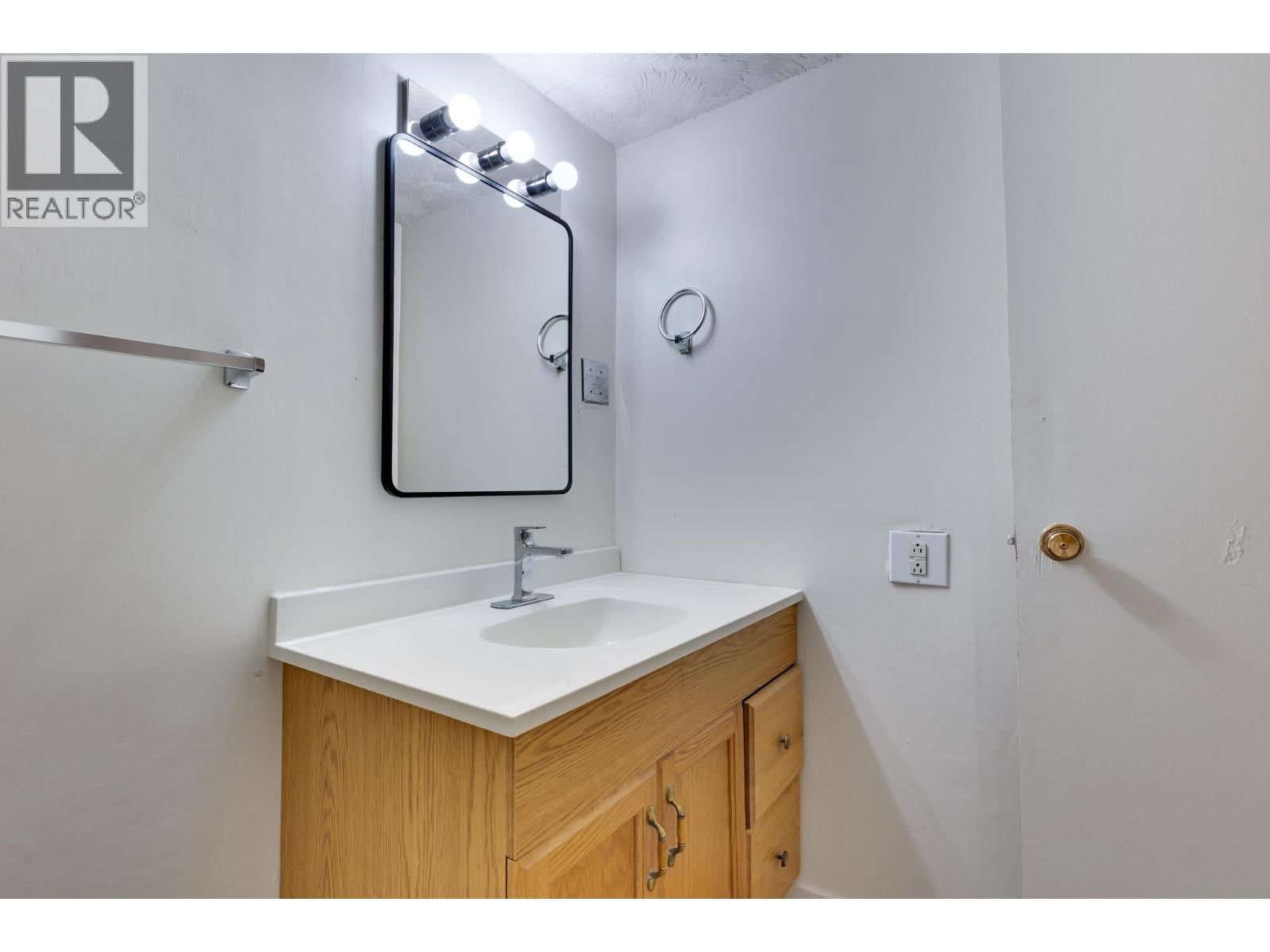 204 WATSON CRESCENT Image 23