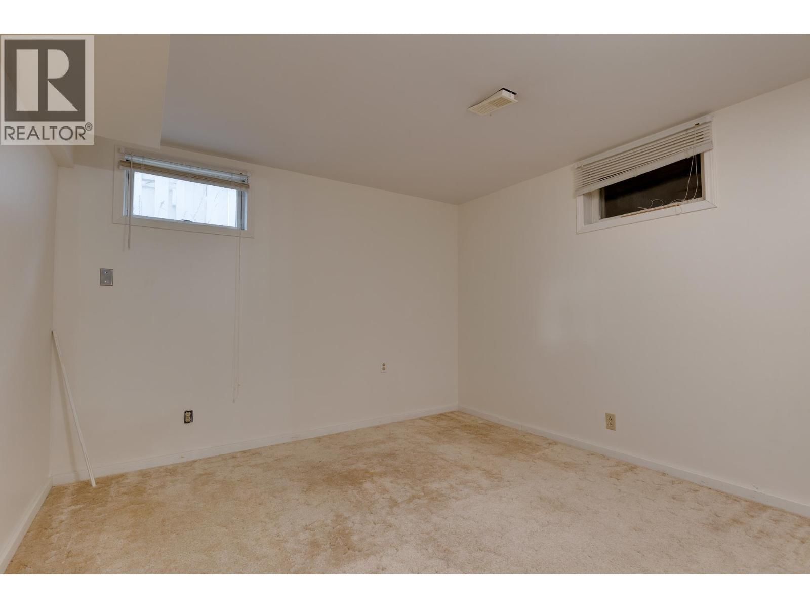 204 WATSON CRESCENT Image 24