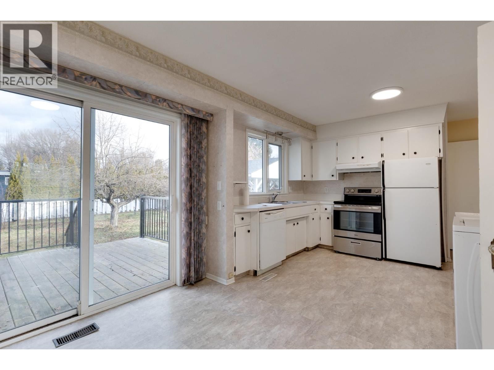 204 WATSON CRESCENT Image 6