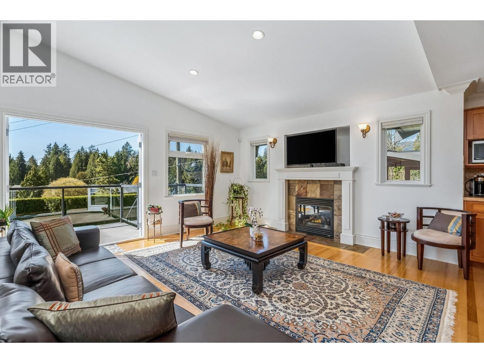 954 TUDOR AVENUE Image 11