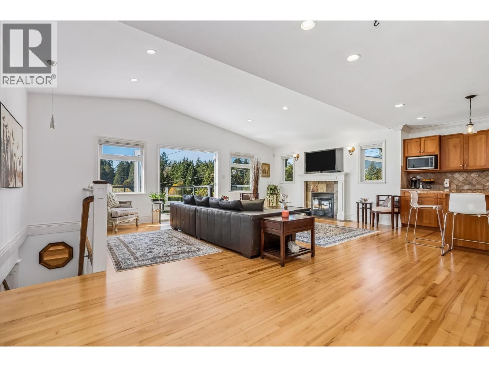 954 TUDOR AVENUE Image 12